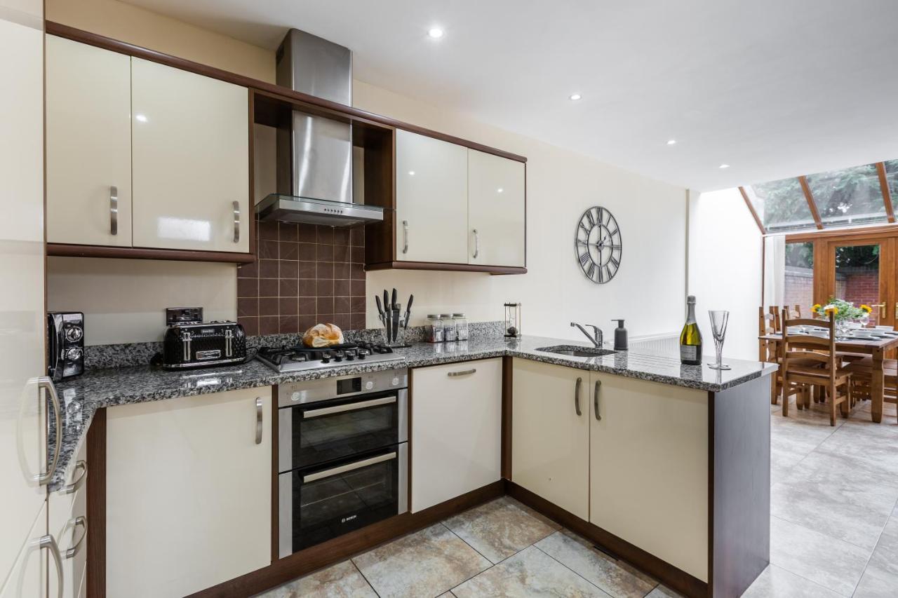 Albert - 5 Bedrooms Sleeps 11 Parking Wi-Fi Contractors Preston (Lancashire) Exterior foto